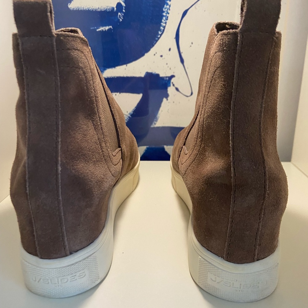 J/SLIDES
Dani Platform Booties
